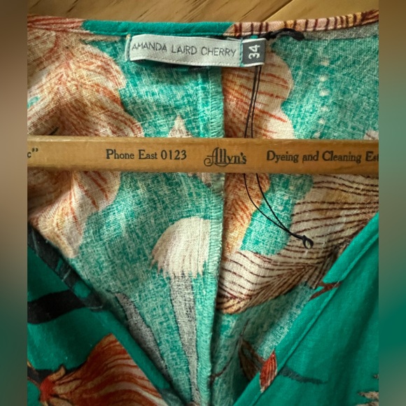 Amanda Laird Cherry - Botanical Print Cotton/Linen Short Sleeve Midi Wrap Dress - Picture 5 of 7
